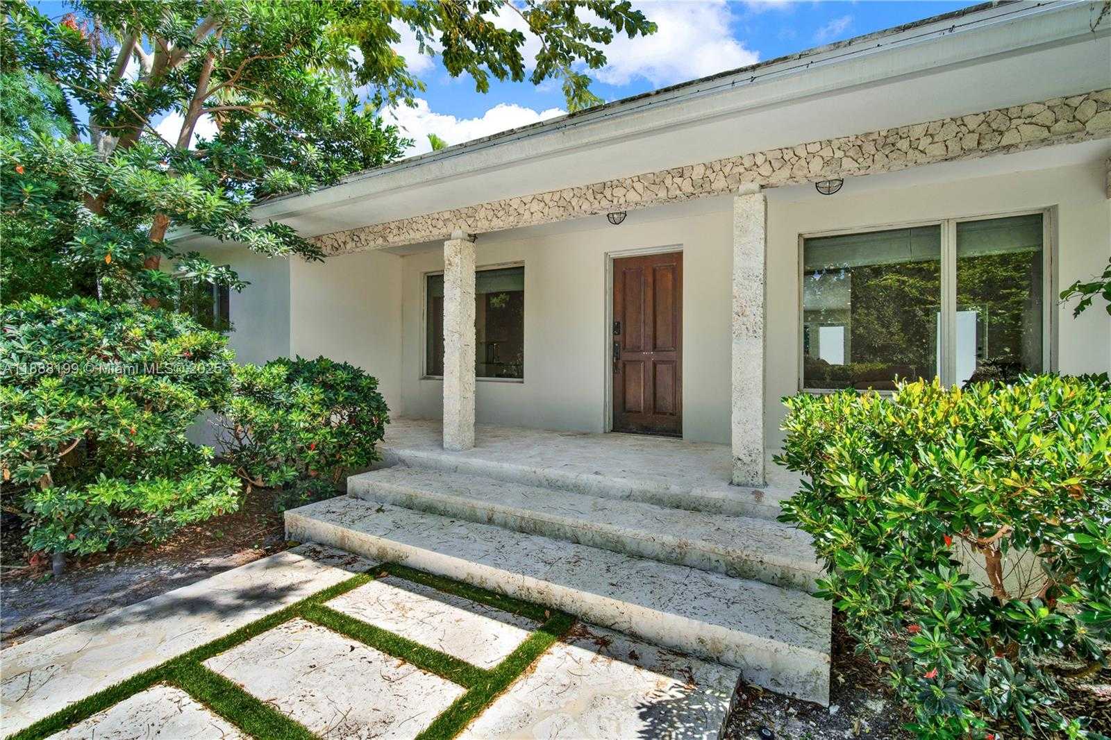 Small Image of 520 BAY POINT RD, Miami Number 3