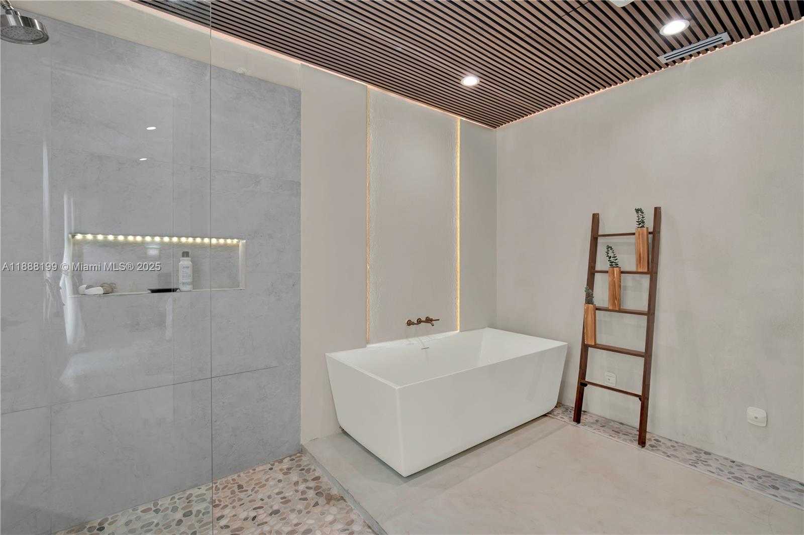Small Image of 520 BAY POINT RD, Miami Number 30