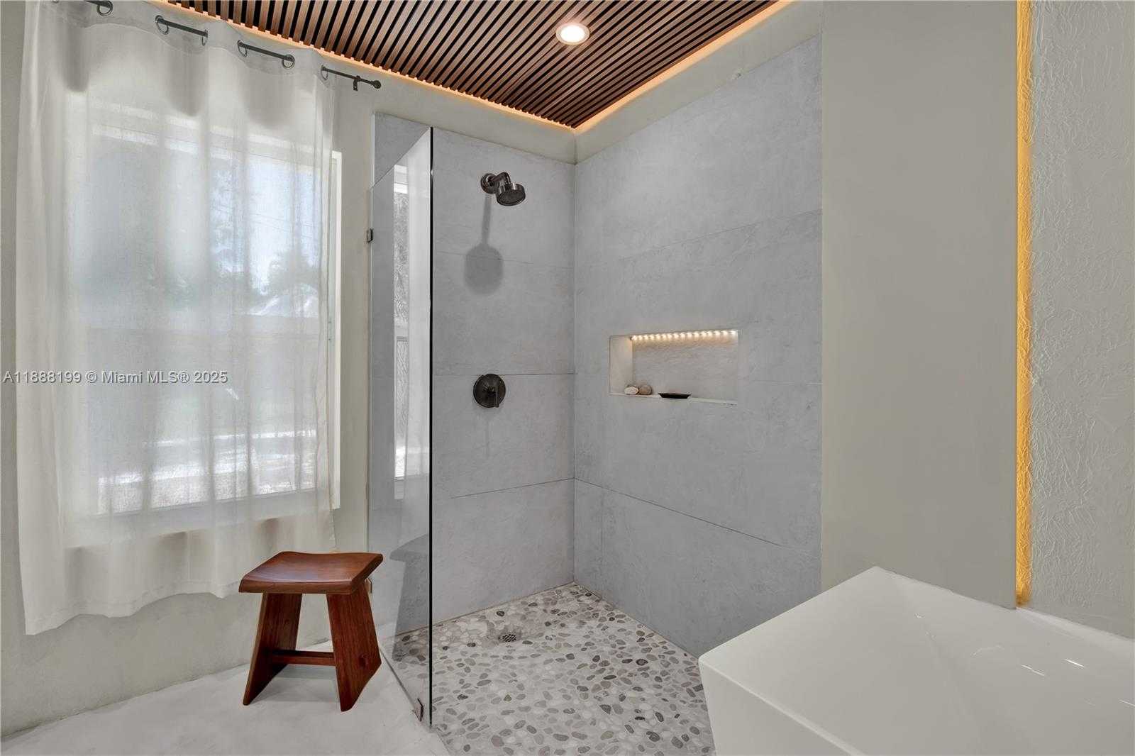 Small Image of 520 BAY POINT RD, Miami Number 31