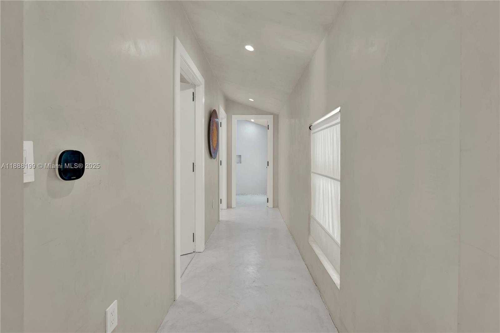 Small Image of 520 BAY POINT RD, Miami Number 34
