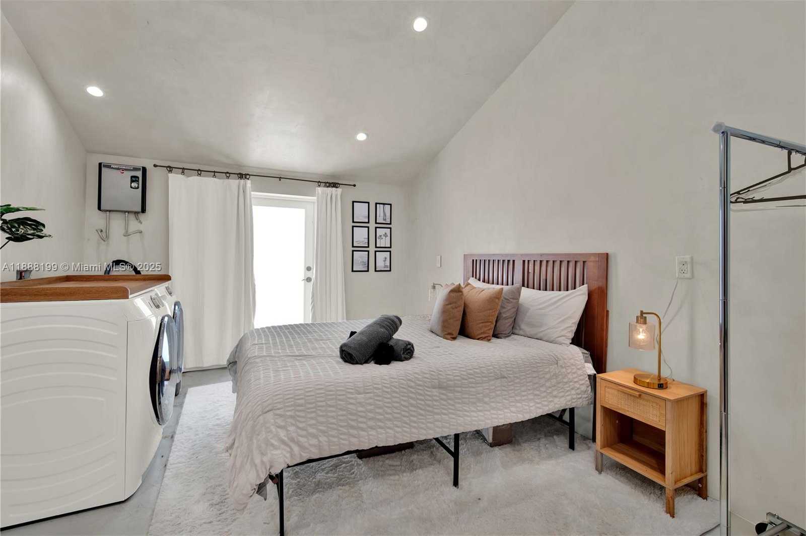 Small Image of 520 BAY POINT RD, Miami Number 39