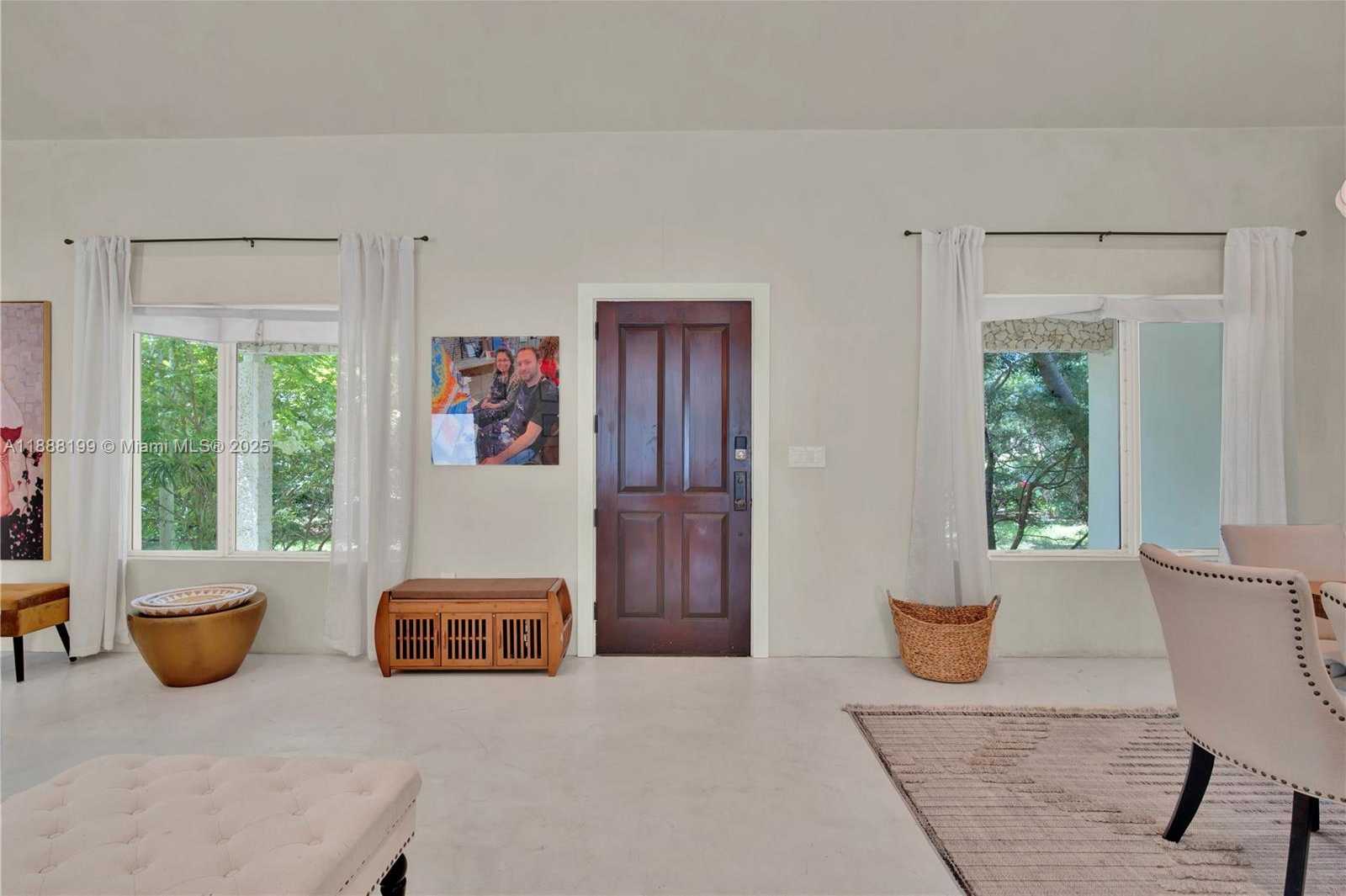 Small Image of 520 BAY POINT RD, Miami Number 4