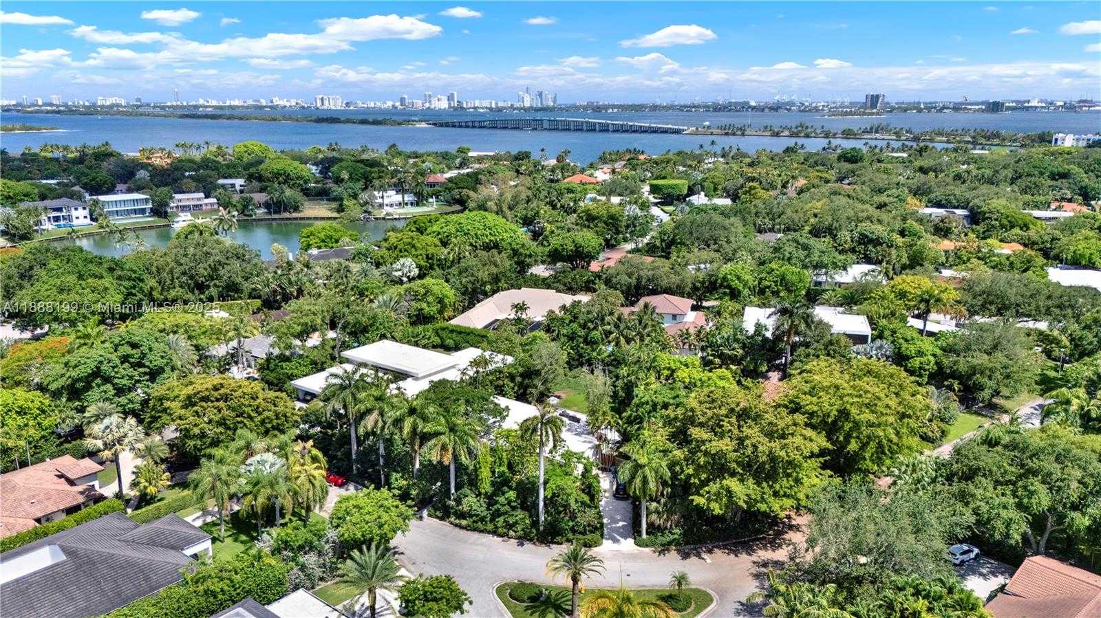 Small Image of 520 BAY POINT RD, Miami Number 41
