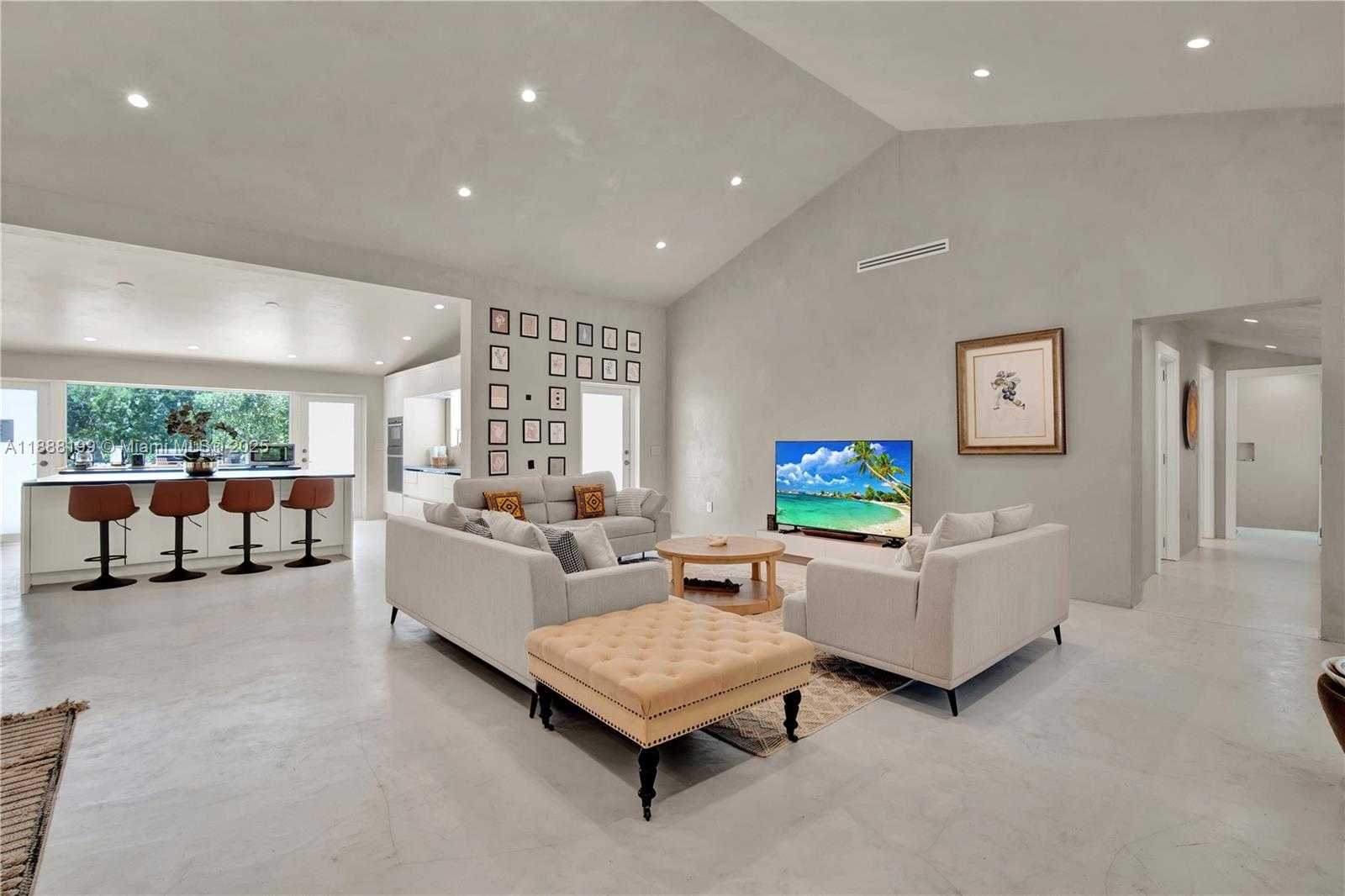 Small Image of 520 BAY POINT RD, Miami Number 5