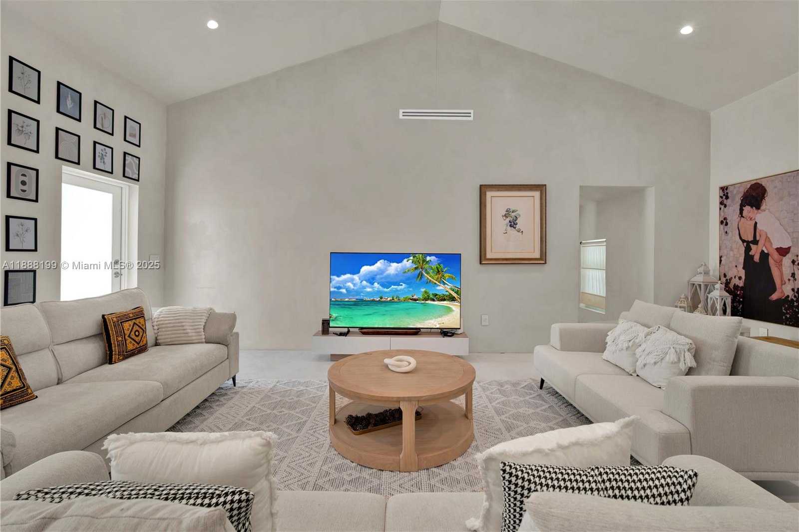 Small Image of 520 BAY POINT RD, Miami Number 7