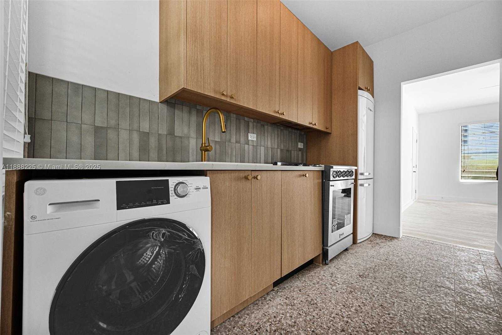 Small Image of 641 10TH ST #5, Miami Beach Number 28