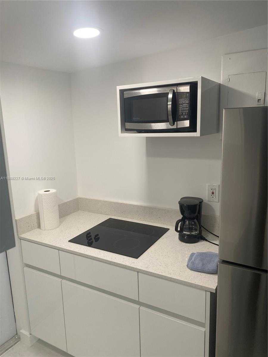 Small Image of 1710 MICHIGAN AVE #guest house, Miami Beach Number 10