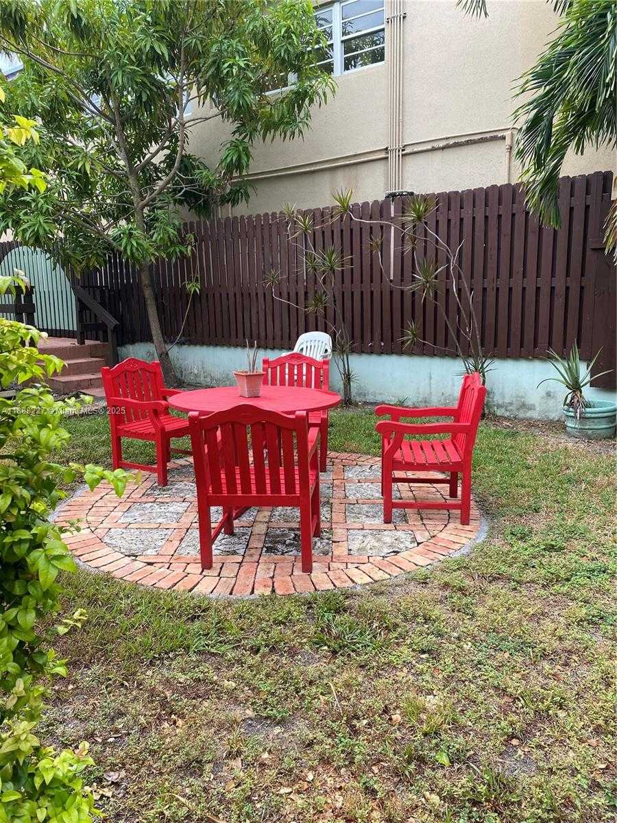 Small Image of 1710 MICHIGAN AVE #guest house, Miami Beach Number 19