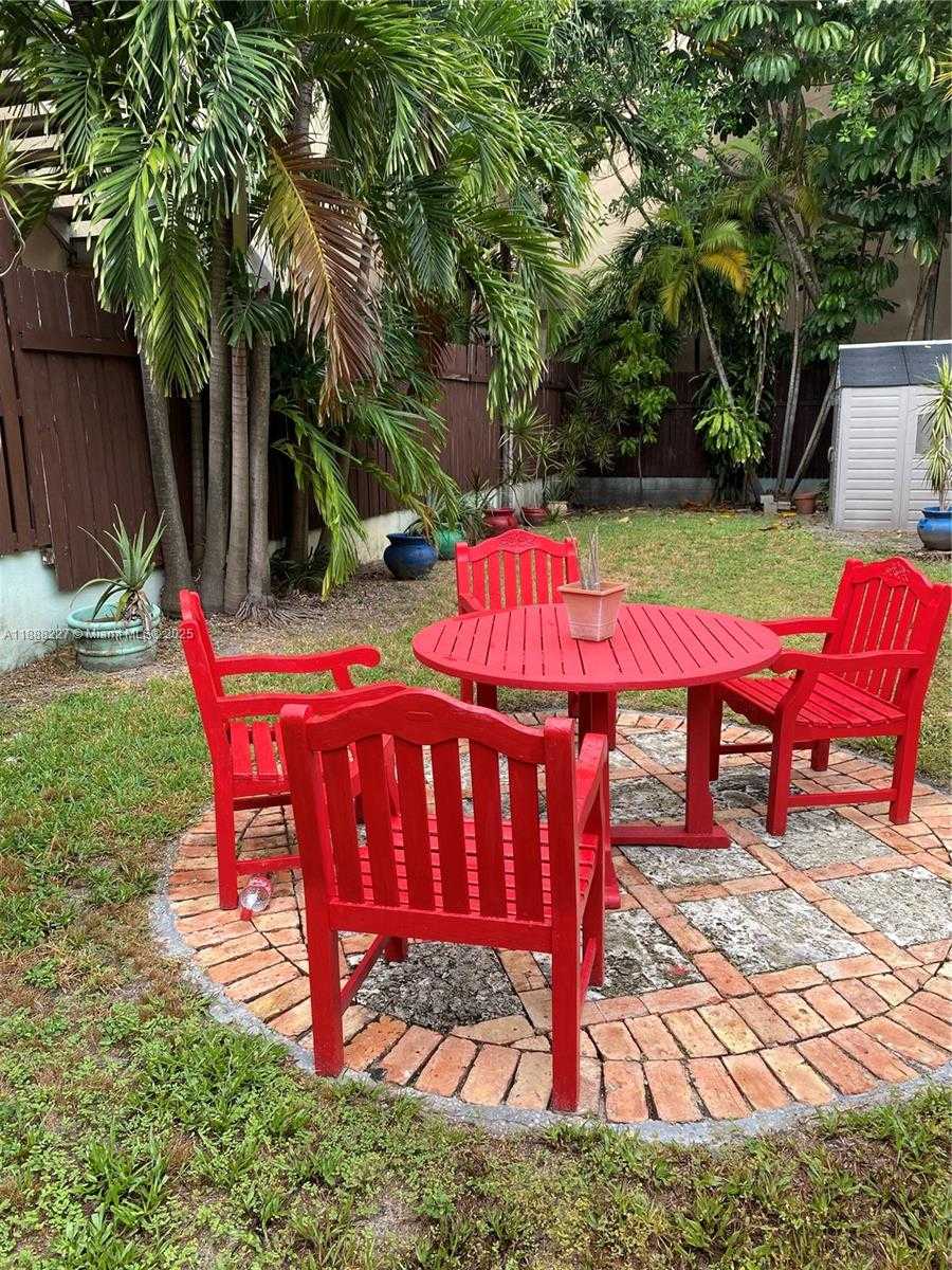 Small Image of 1710 MICHIGAN AVE #guest house, Miami Beach Number 20