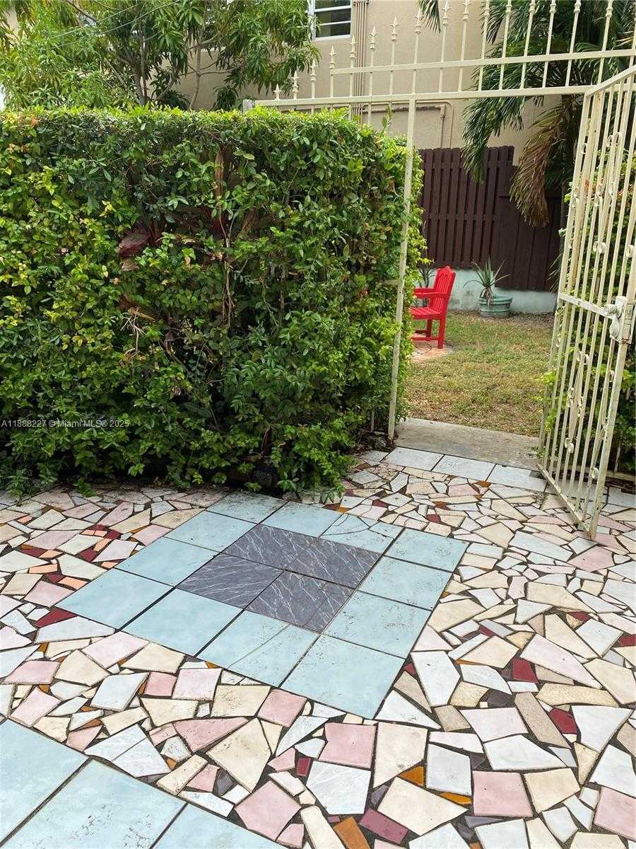 Small Image of 1710 MICHIGAN AVE #guest house, Miami Beach Number 21