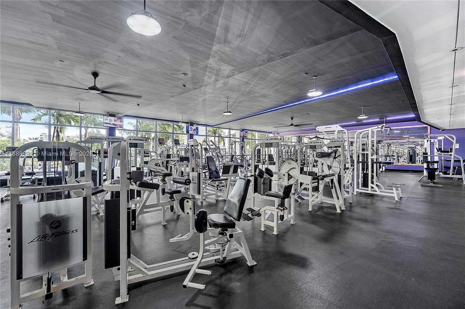 Small Image of 1000 WEST AVE #319, Miami Beach Number 11