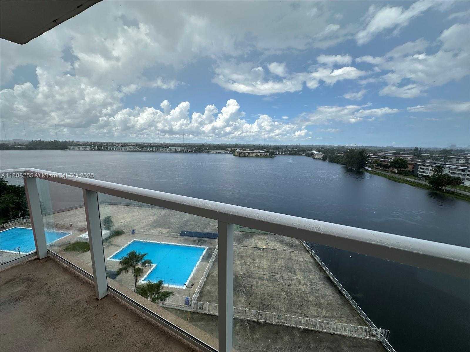 Small Image of 1351 NORTH EAST MIAMI GARDENS DR #906E, Miami Number 4