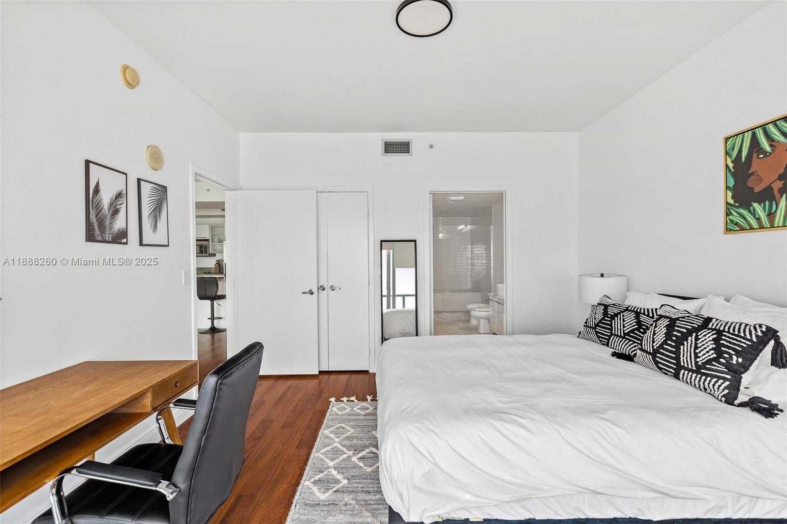 Small Image of 888 BISCAYNE BLVD #4002, Miami Number 10