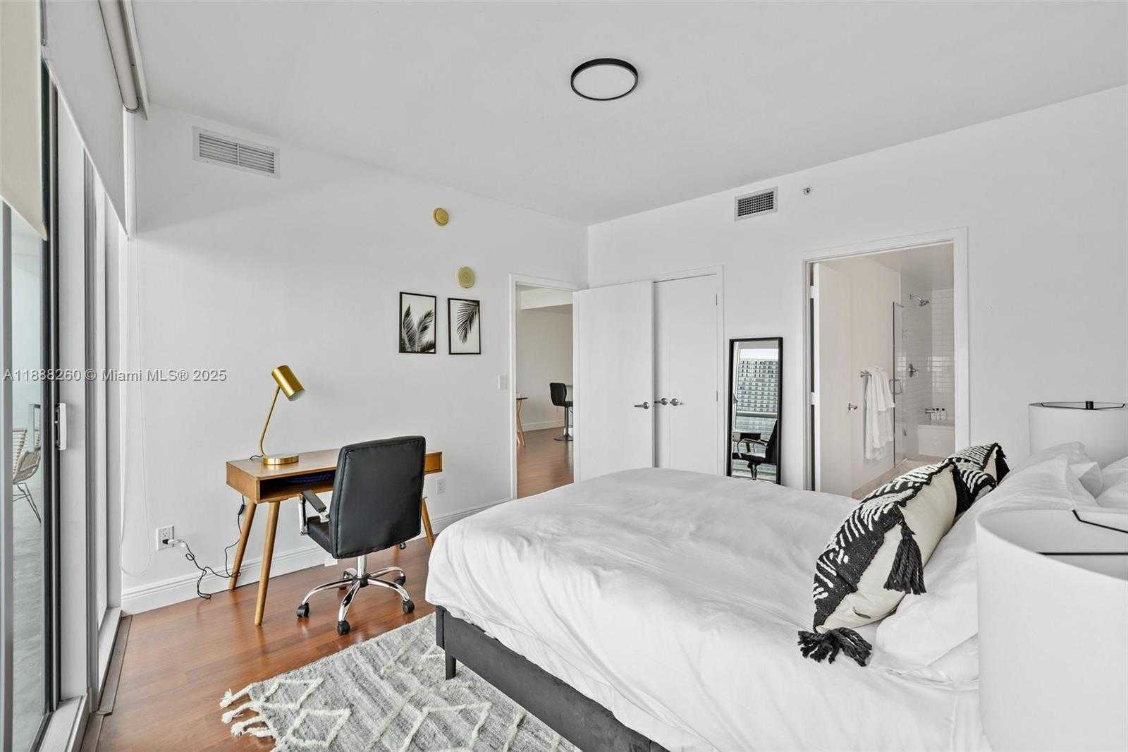Small Image of 888 BISCAYNE BLVD #4002, Miami Number 11