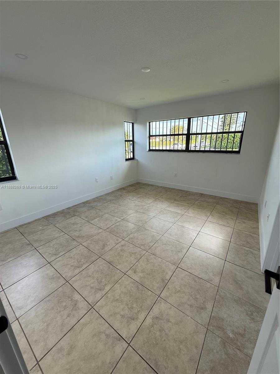 Small Image of 10701 SOUTH WEST 68TH ST, Miami Number 4