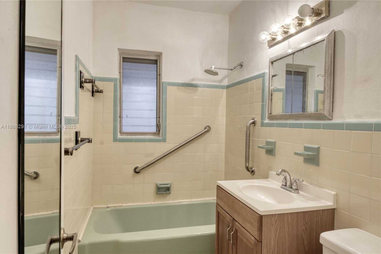 Small Image of 1550 NORTH EAST 128TH ST, North Miami Number 11
