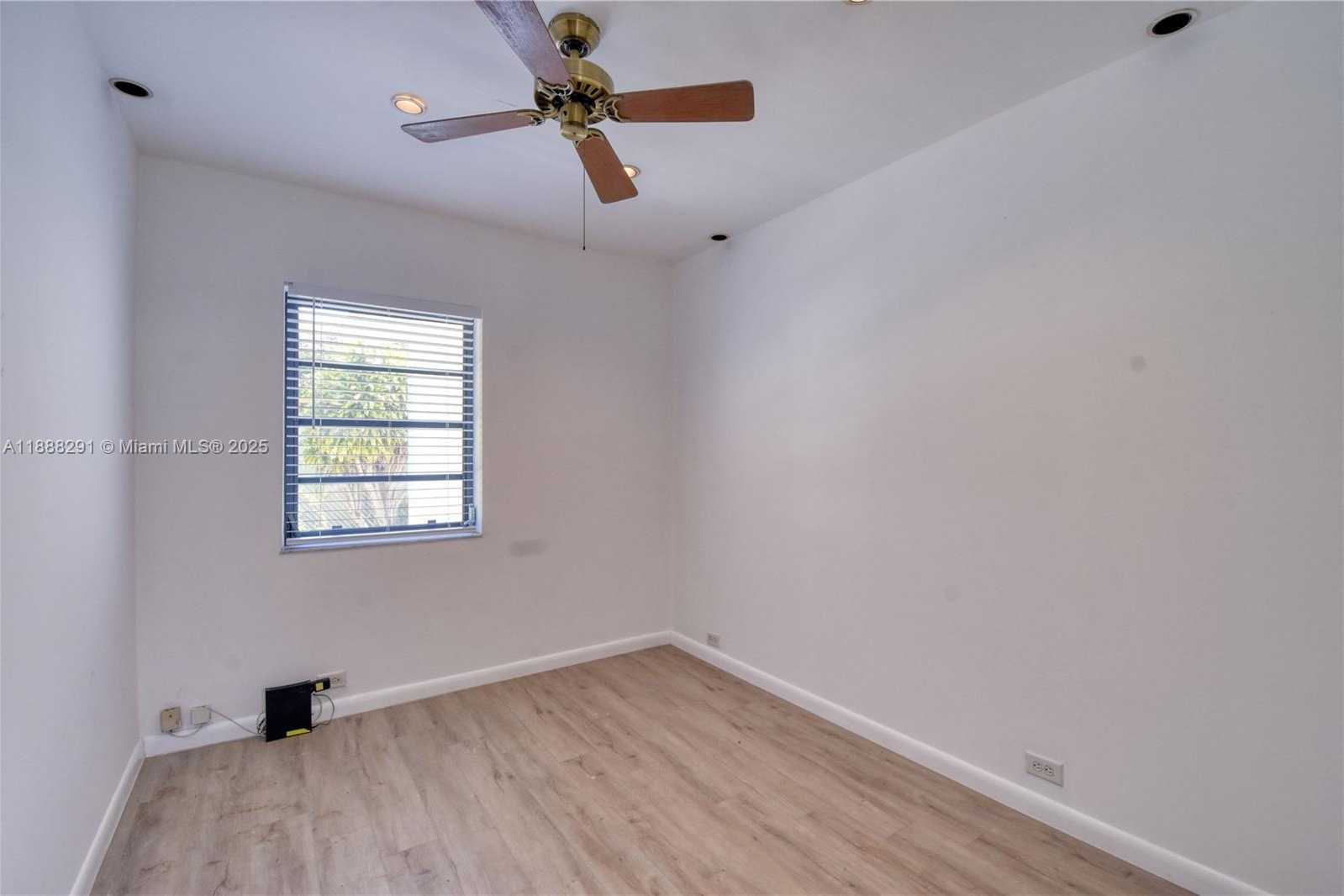 Small Image of 1550 NORTH EAST 128TH ST, North Miami Number 12