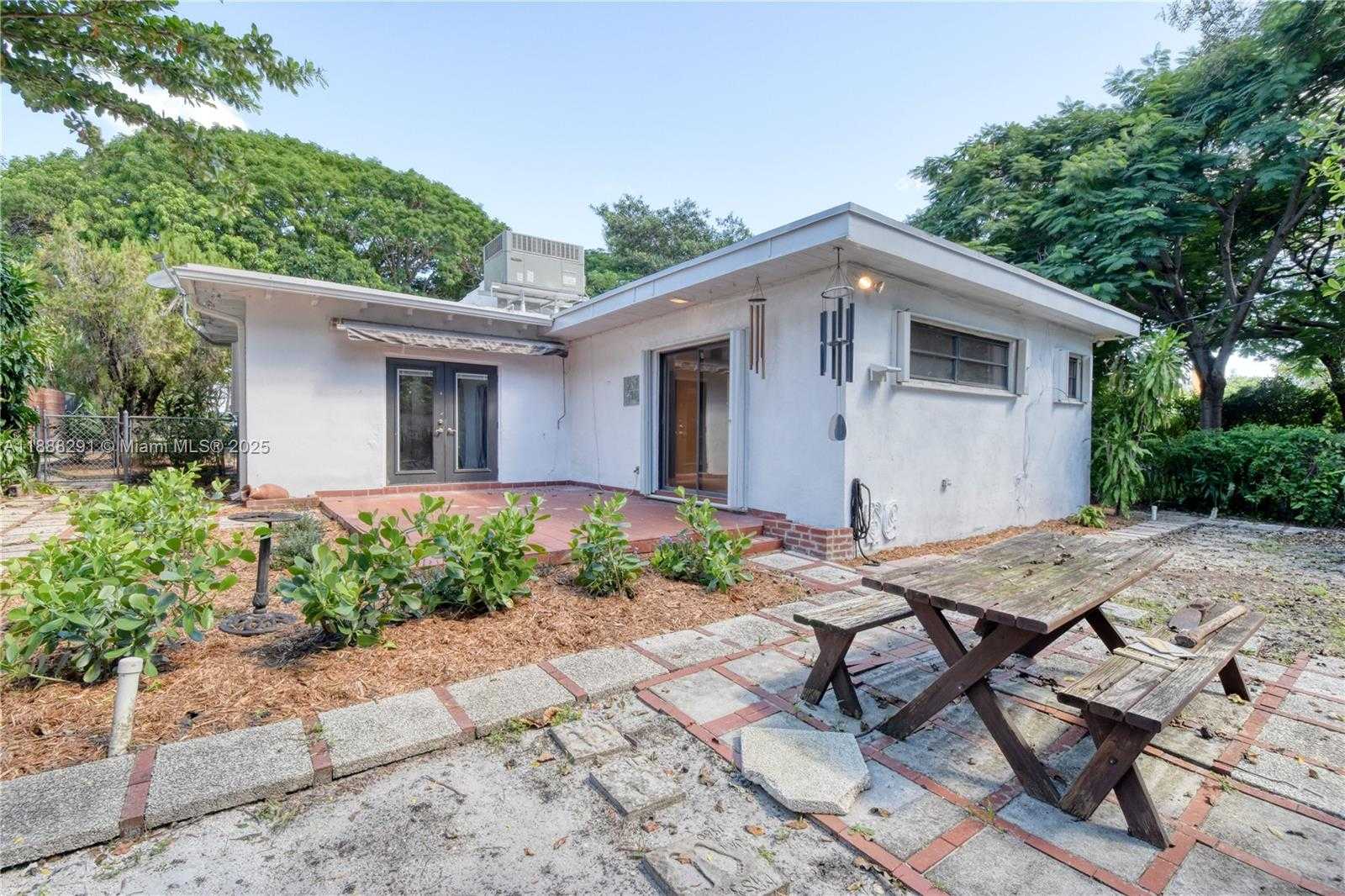 Small Image of 1550 NORTH EAST 128TH ST, North Miami Number 13