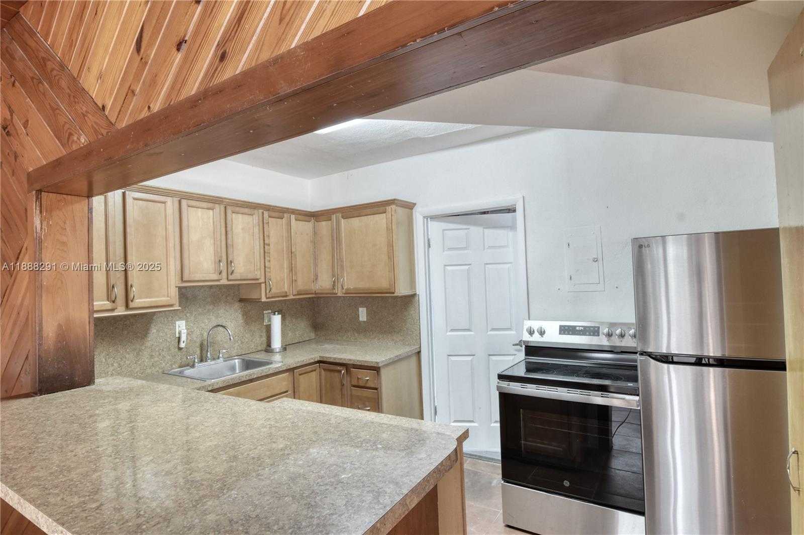 Small Image of 1550 NORTH EAST 128TH ST, North Miami Number 5