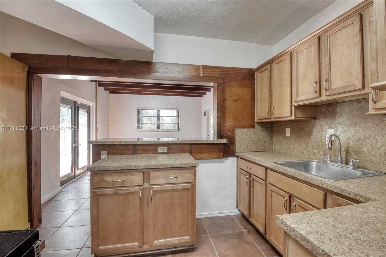 Small Image of 1550 NORTH EAST 128TH ST, North Miami Number 9