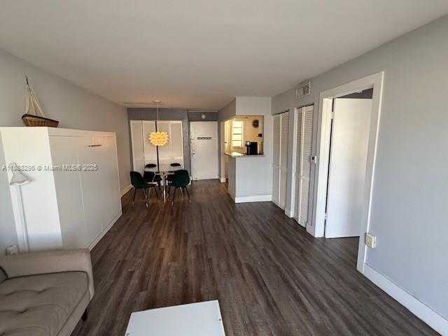 Small Image of 1615 MERIDIAN AVE #303, Miami Beach Number 4