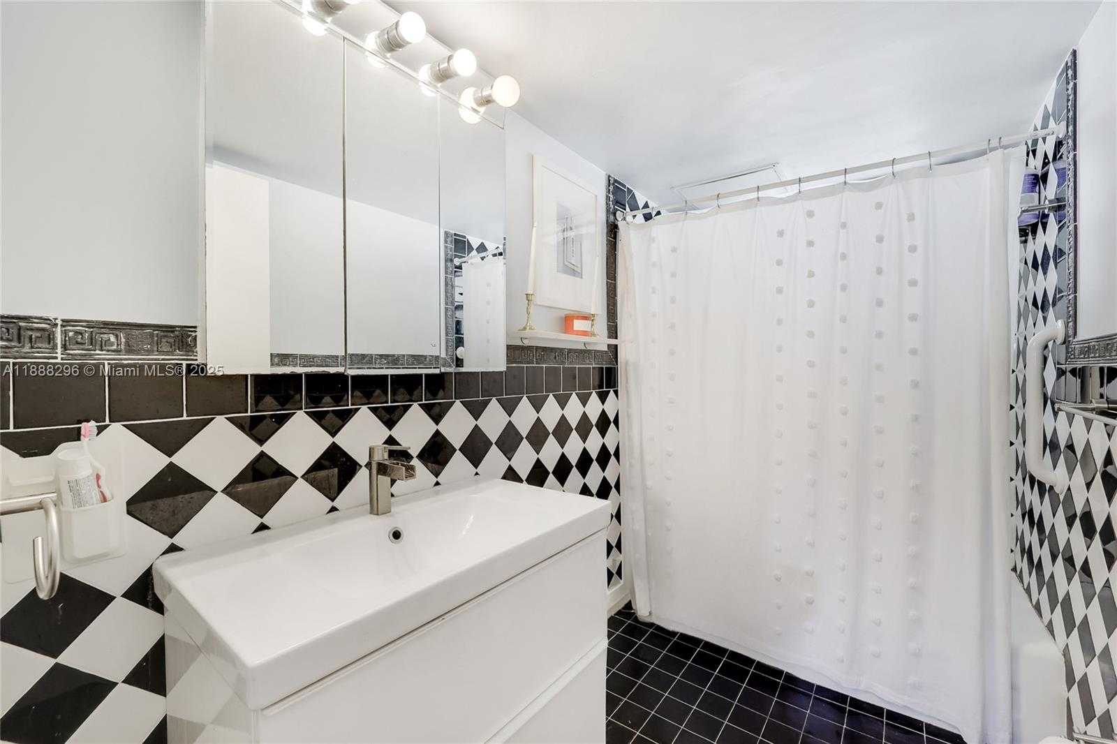 Small Image of 1615 MERIDIAN AVE #303, Miami Beach Number 9