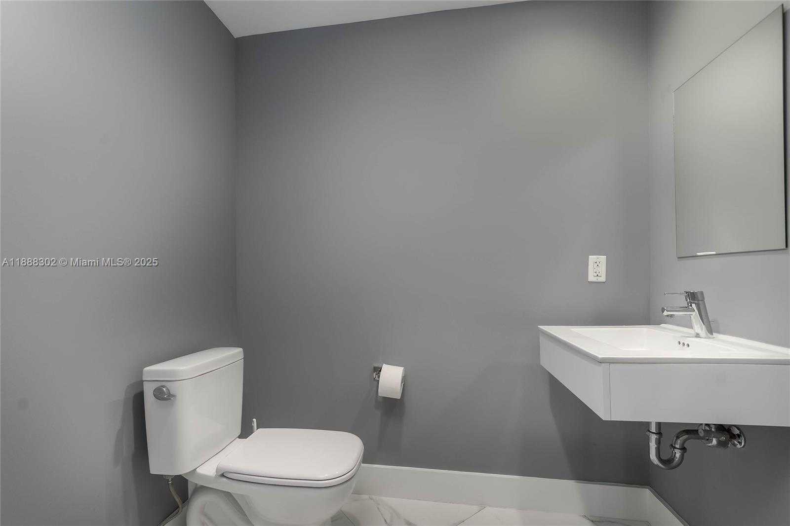 Small Image of 17301 BISCAYNE BLVD #411, North Miami Beach Number 16