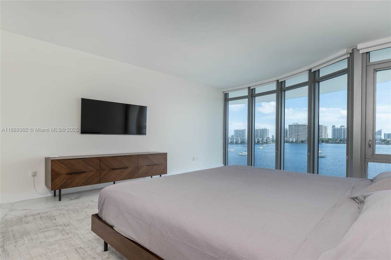 Small Image of 17301 BISCAYNE BLVD #411, North Miami Beach Number 18