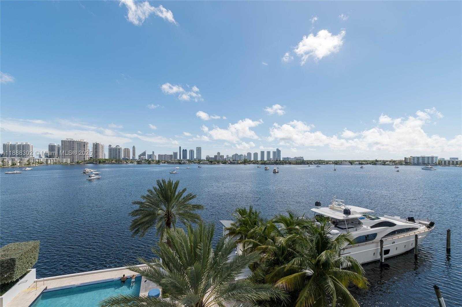 Small Image of 17301 BISCAYNE BLVD #411, North Miami Beach Number 19