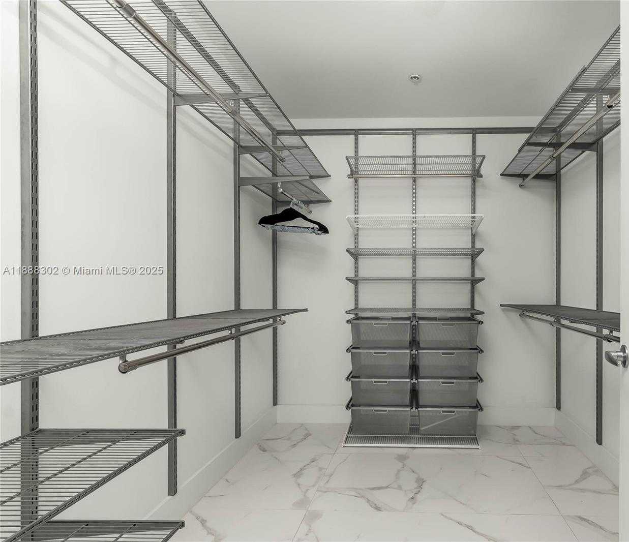 Small Image of 17301 BISCAYNE BLVD #411, North Miami Beach Number 20