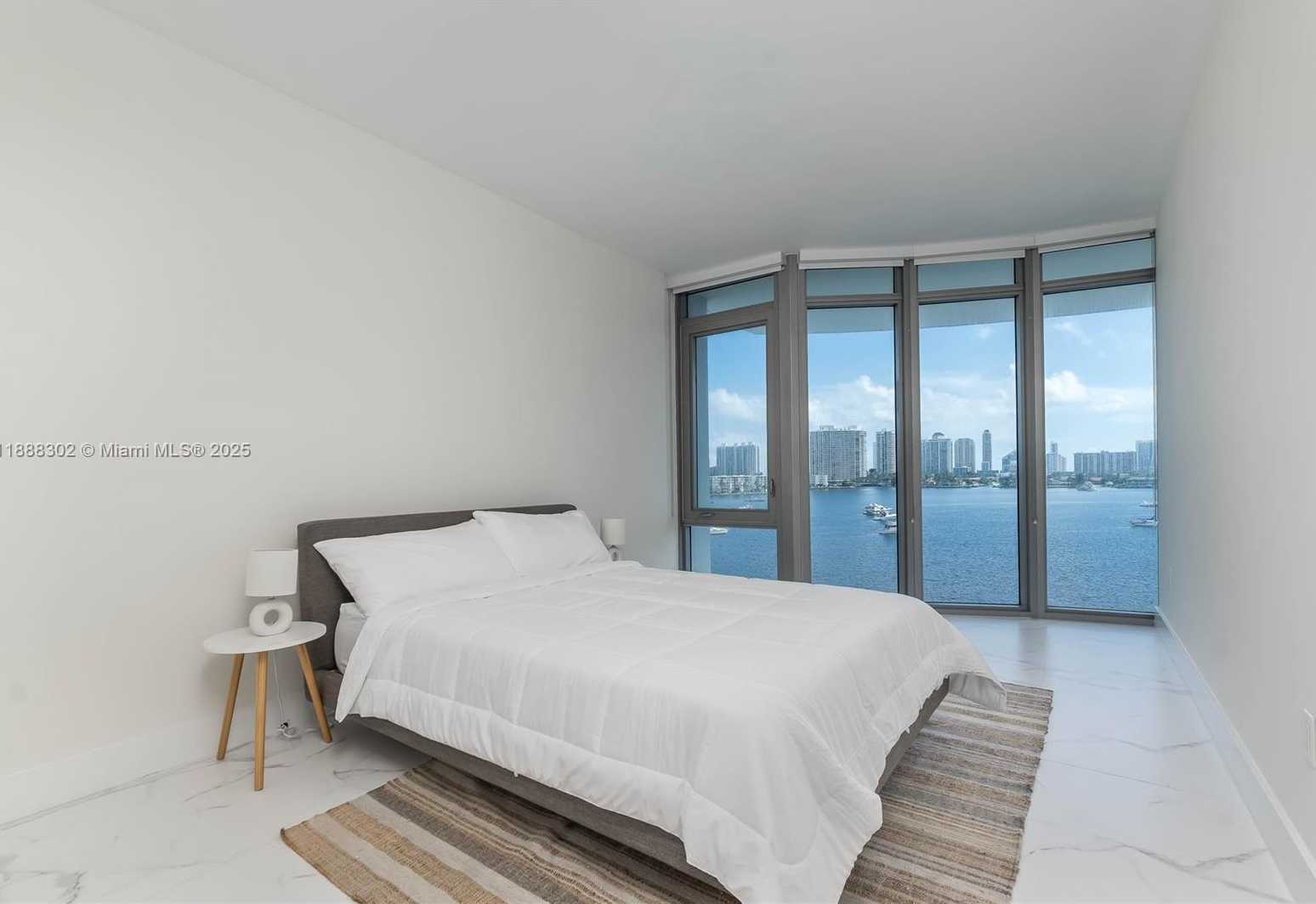 Small Image of 17301 BISCAYNE BLVD #411, North Miami Beach Number 24