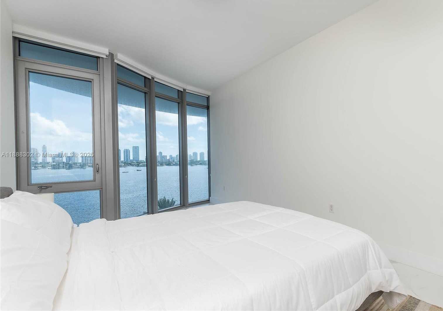 Small Image of 17301 BISCAYNE BLVD #411, North Miami Beach Number 26