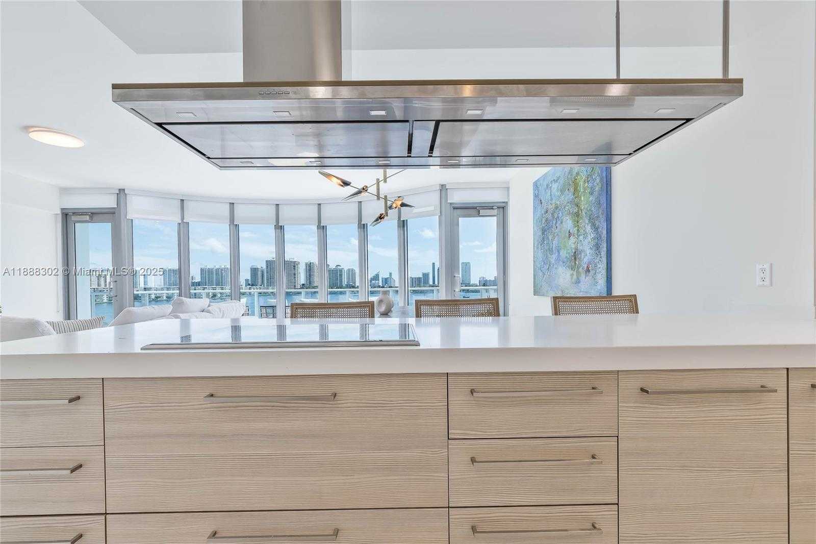 Small Image of 17301 BISCAYNE BLVD #411, North Miami Beach Number 6