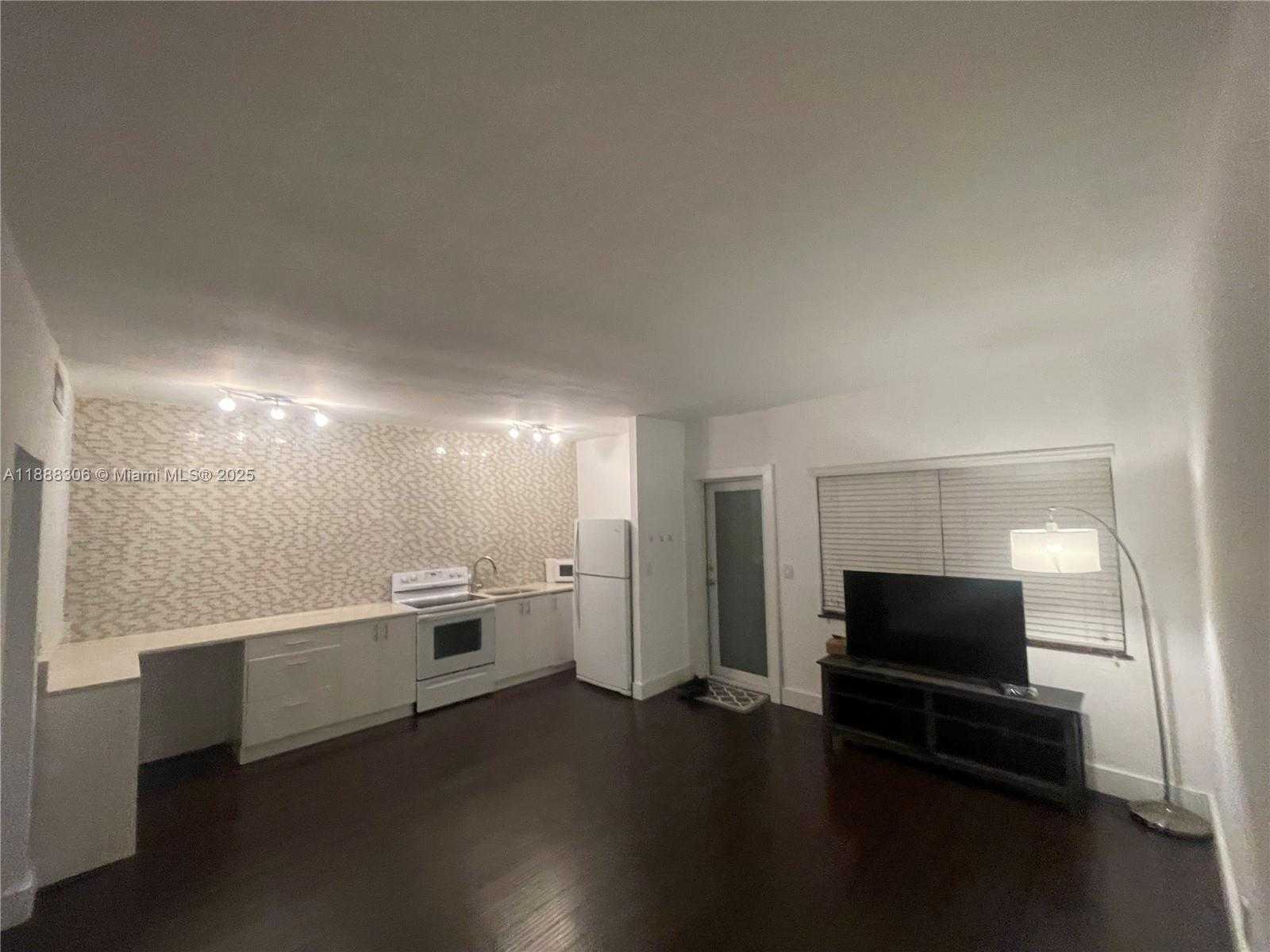 Small Image of 990 MERIDIAN AVE #-, Miami Beach Number 2
