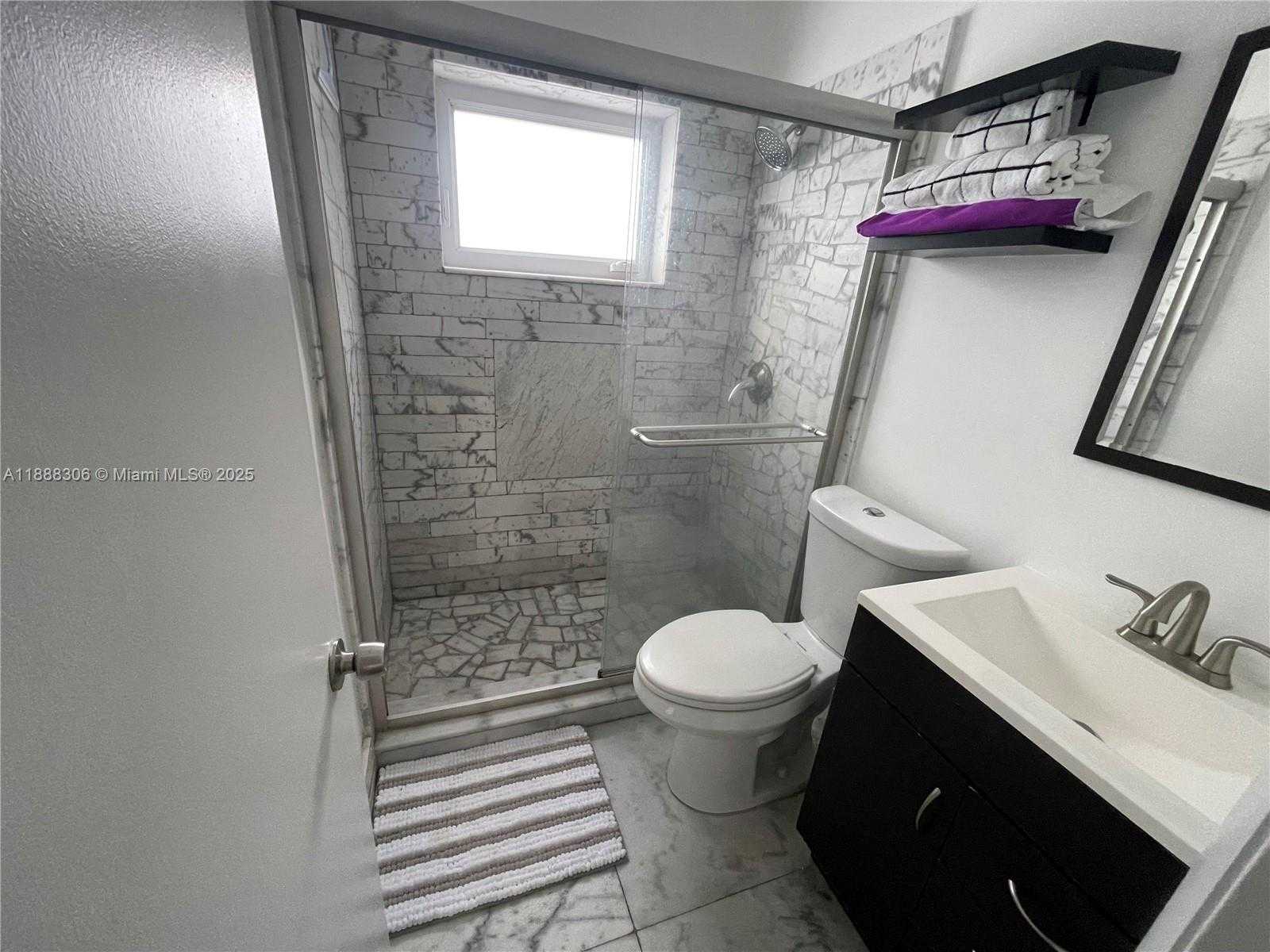 Small Image of 990 MERIDIAN AVE #-, Miami Beach Number 4