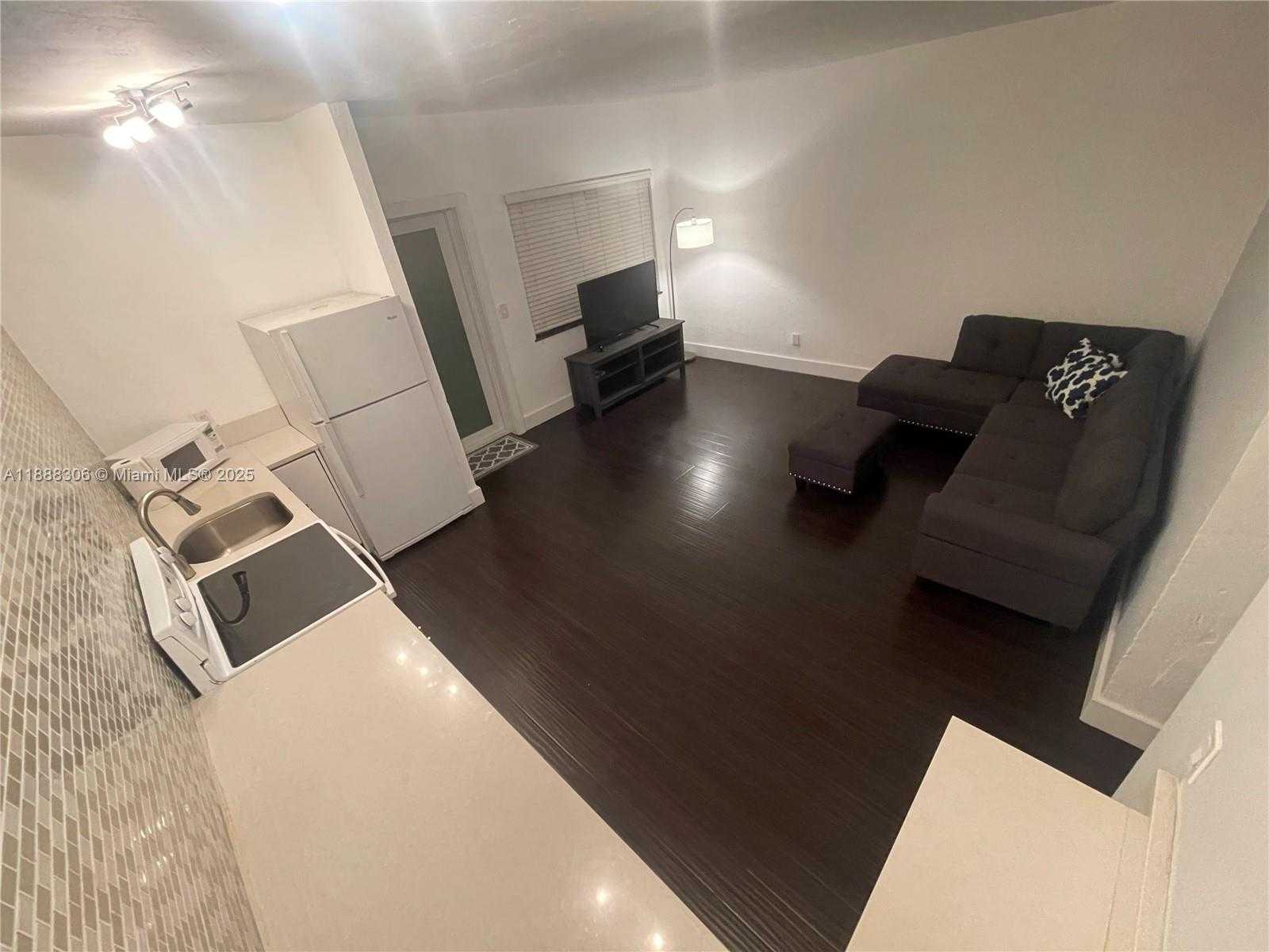 Small Image of 990 MERIDIAN AVE #-, Miami Beach Number 5
