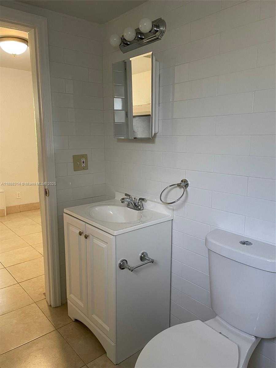 Small Image of 1642 POLK ST #C, Hollywood Number 13