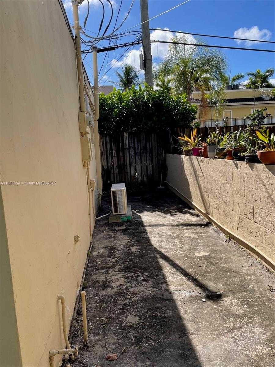 Small Image of 1642 POLK ST #C, Hollywood Number 9
