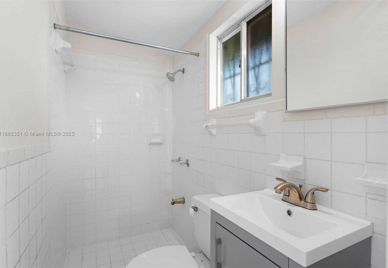 Small Image of 12328 SOUTH WEST 209TH ST, Miami Number 11