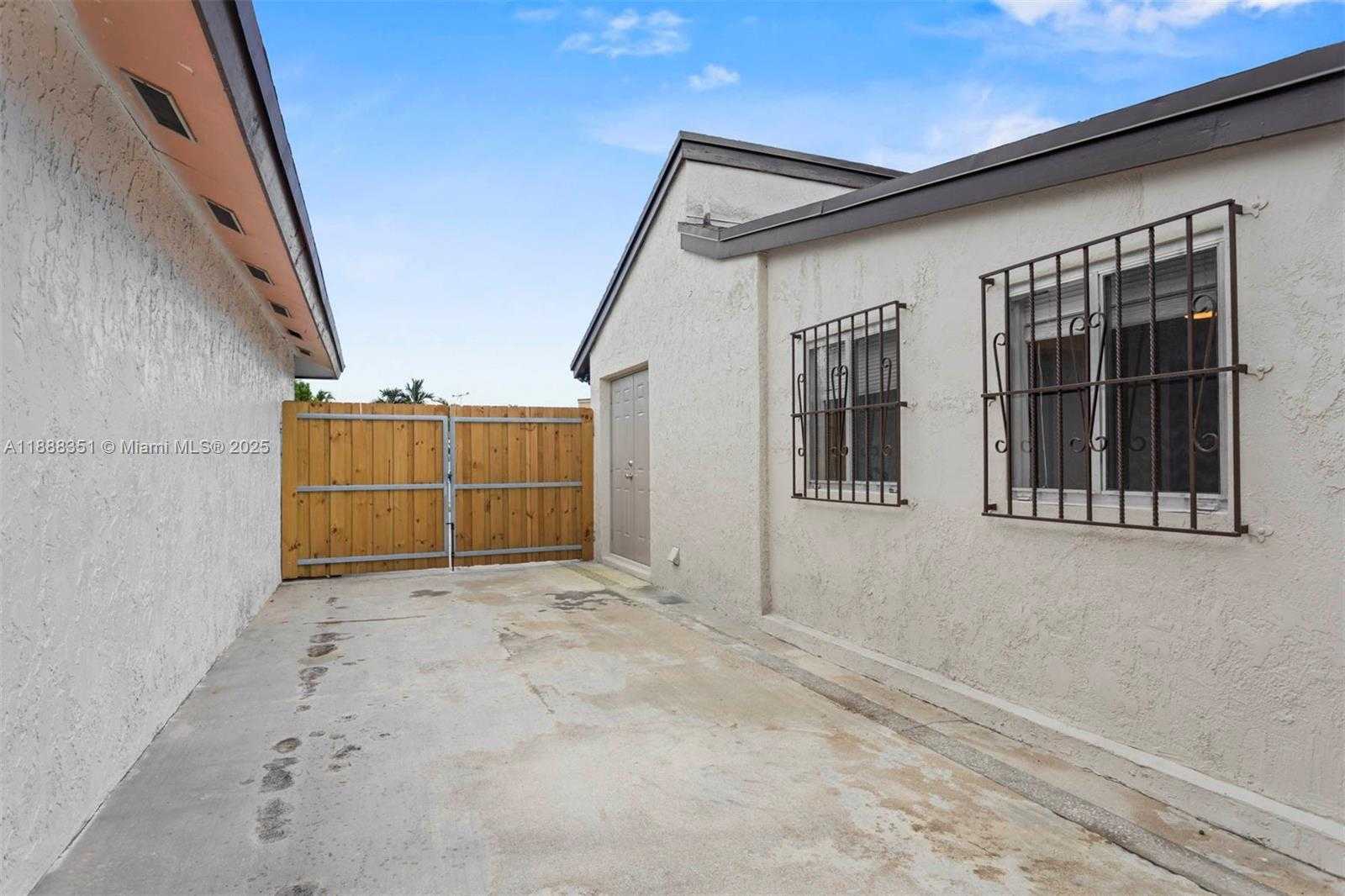 Small Image of 12328 SOUTH WEST 209TH ST, Miami Number 14