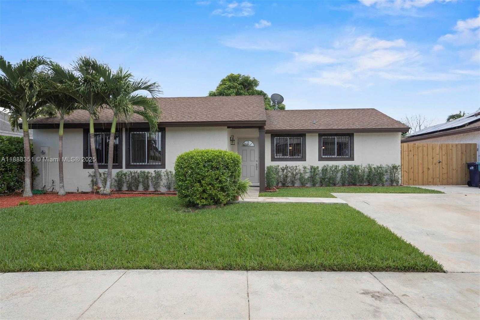 Small Image of 12328 SOUTH WEST 209TH ST, Miami Number 18