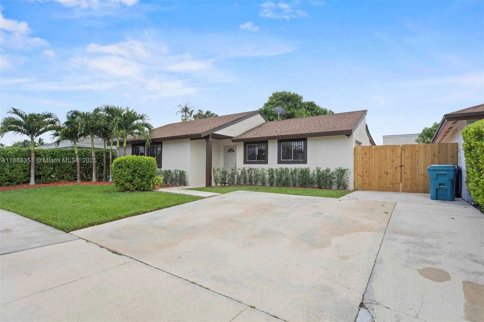 Small Image of 12328 SOUTH WEST 209TH ST, Miami Number 19