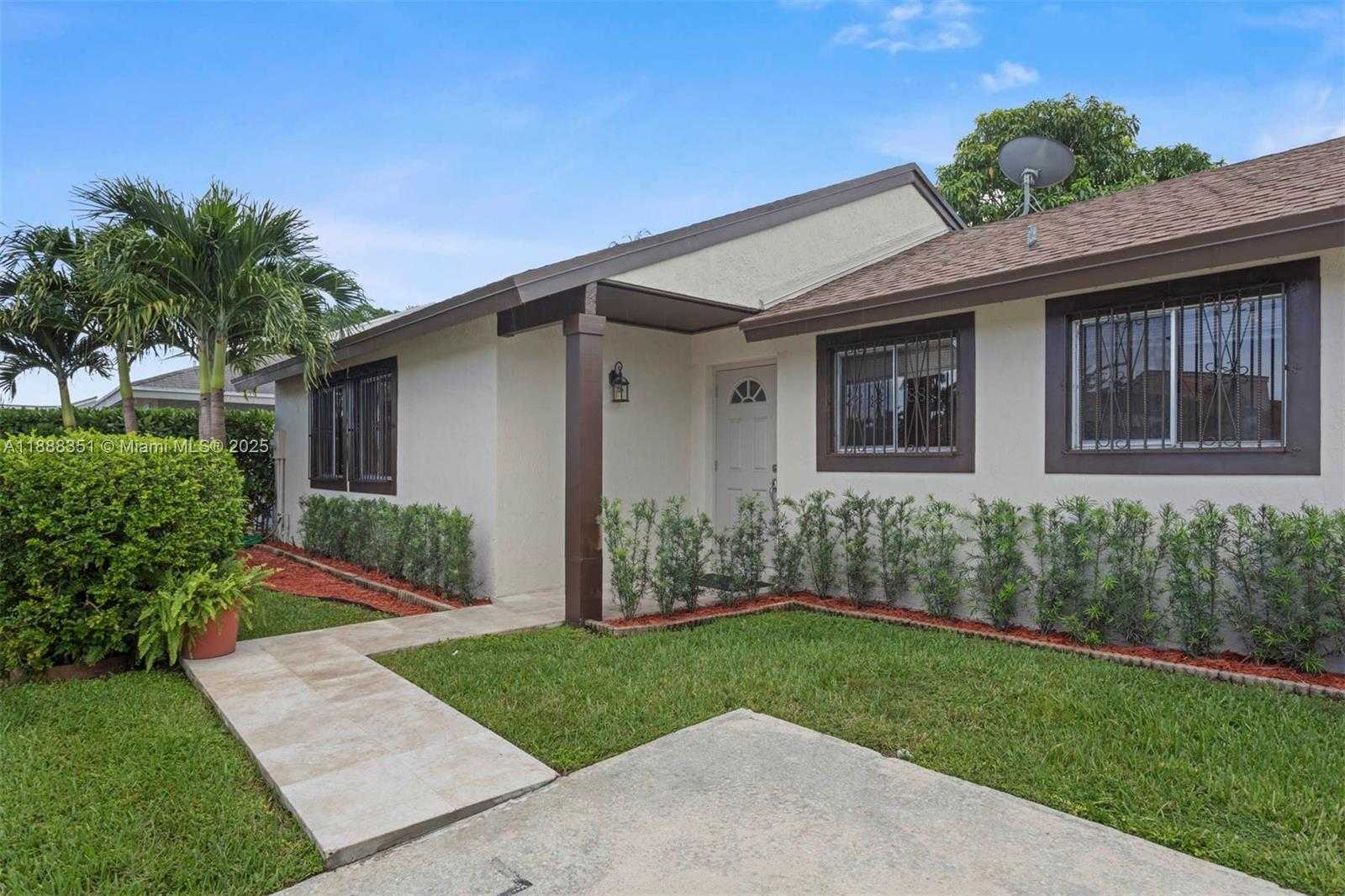 Small Image of 12328 SOUTH WEST 209TH ST, Miami Number 21