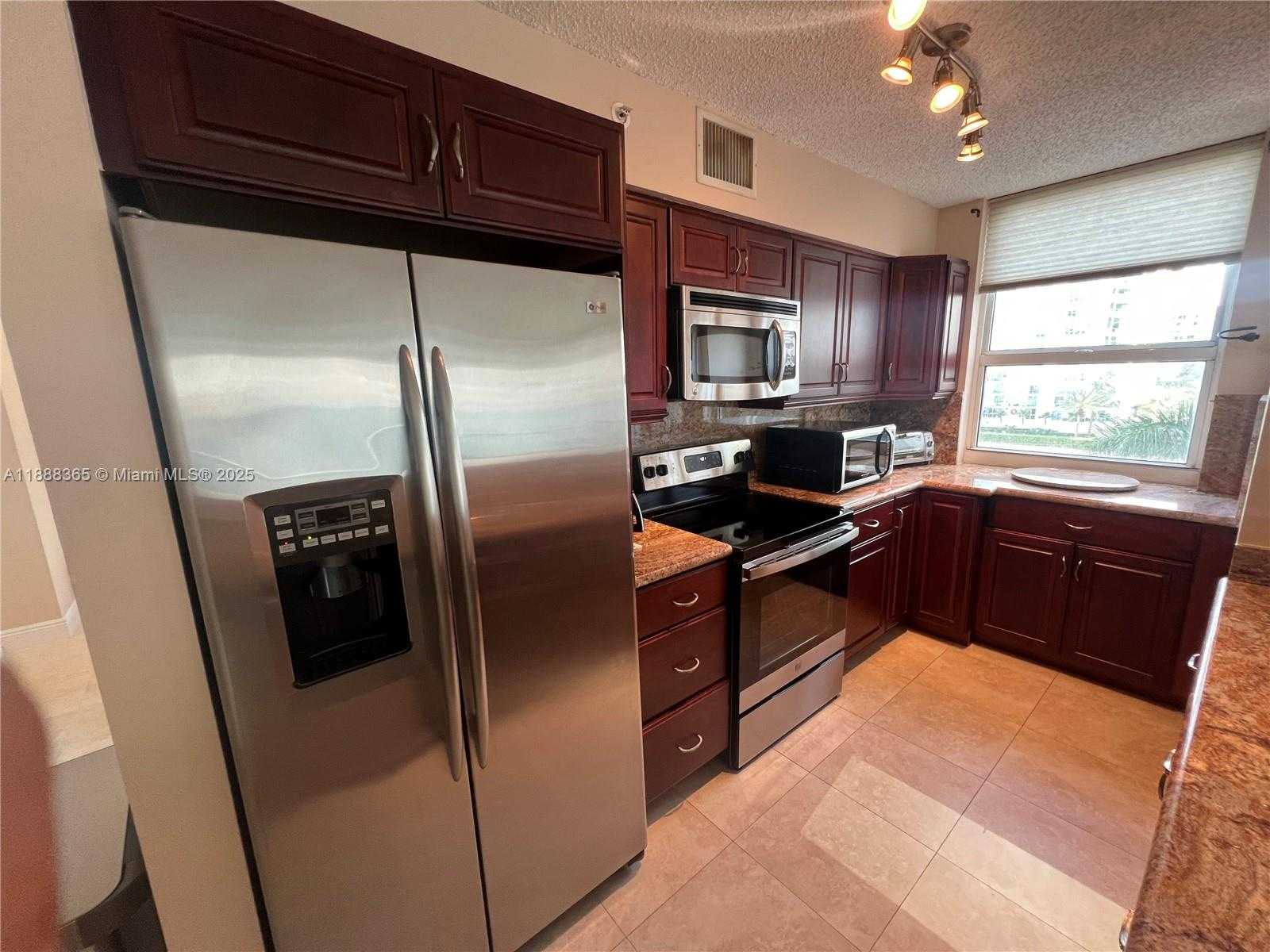 Small Image of 1155 BRICKELL BAY DR #401, Miami Number 11