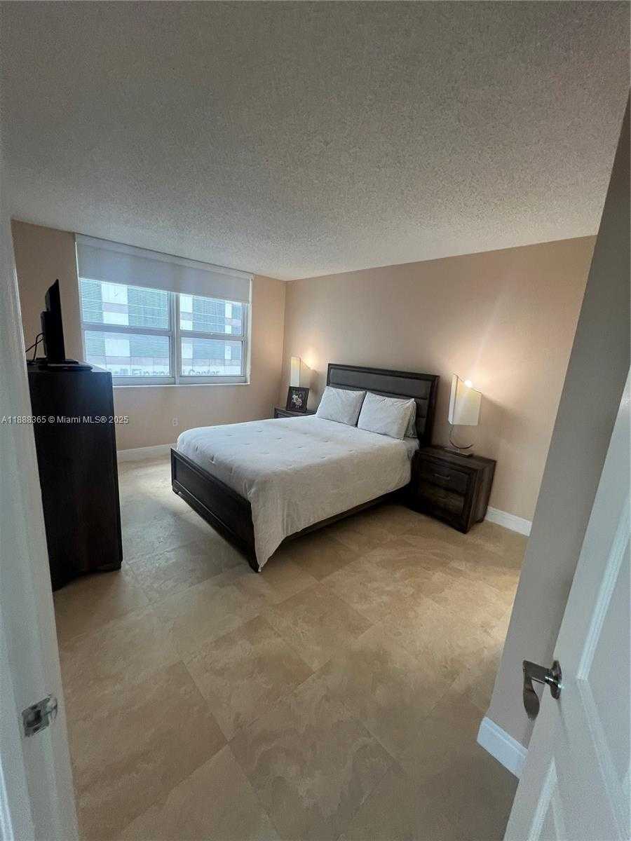 Small Image of 1155 BRICKELL BAY DR #401, Miami Number 18