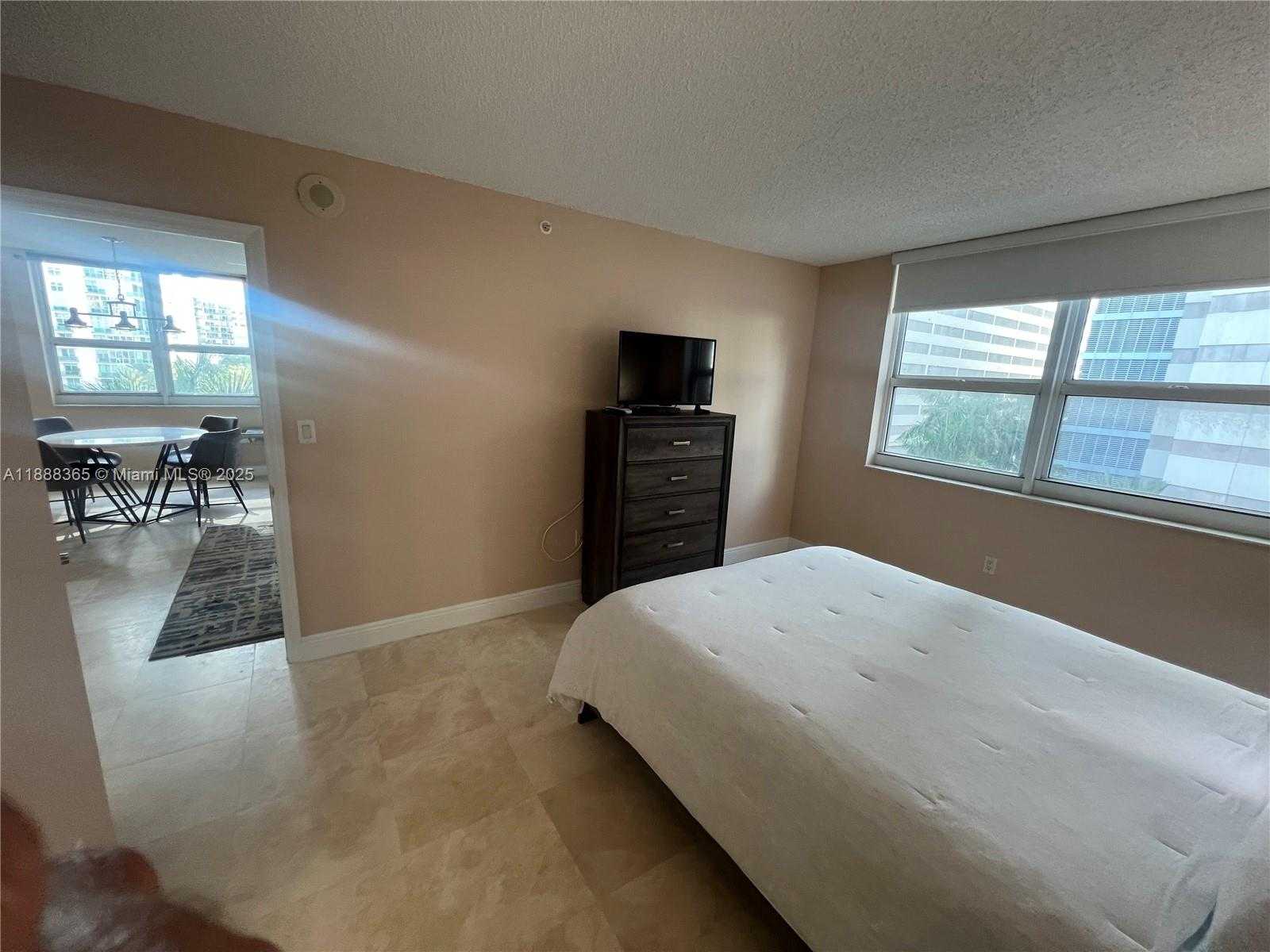 Small Image of 1155 BRICKELL BAY DR #401, Miami Number 19