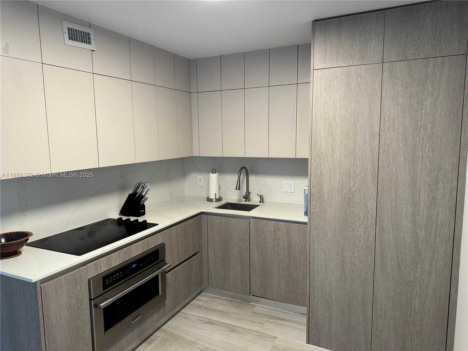 Small Image of 5151 COLLINS AVE #834, Miami Beach Number 12
