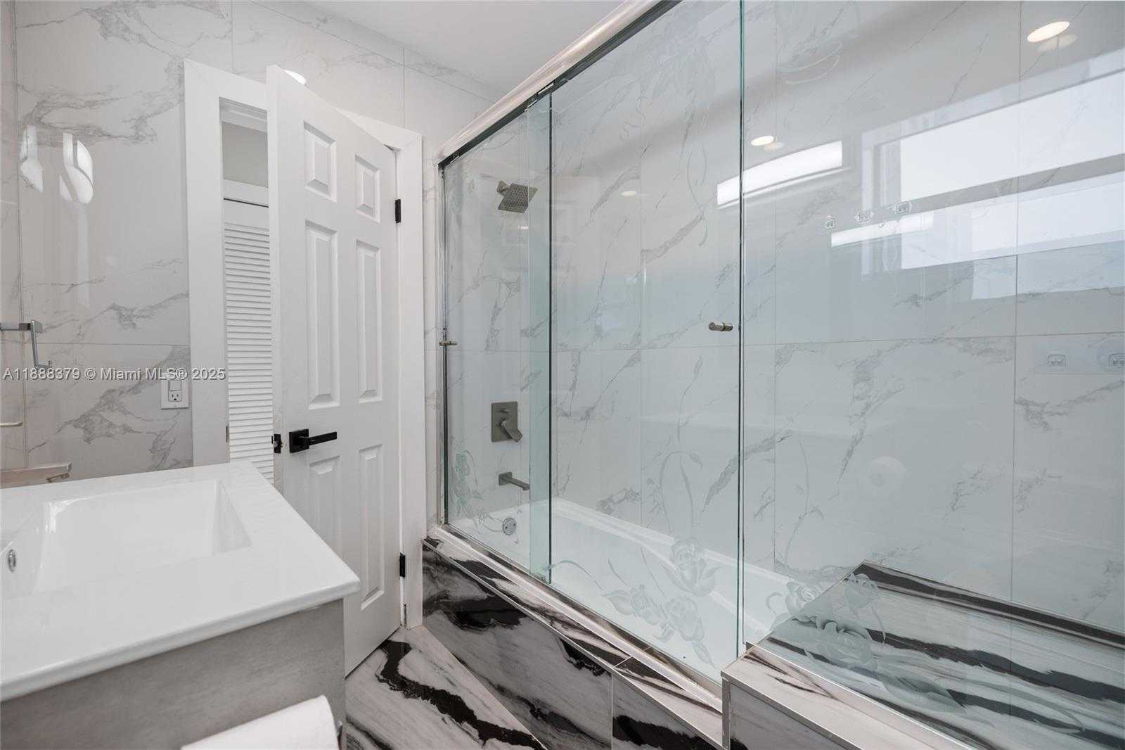 Small Image of 1221 SOUTH EAST 10TH ST, Deerfield Beach Number 12
