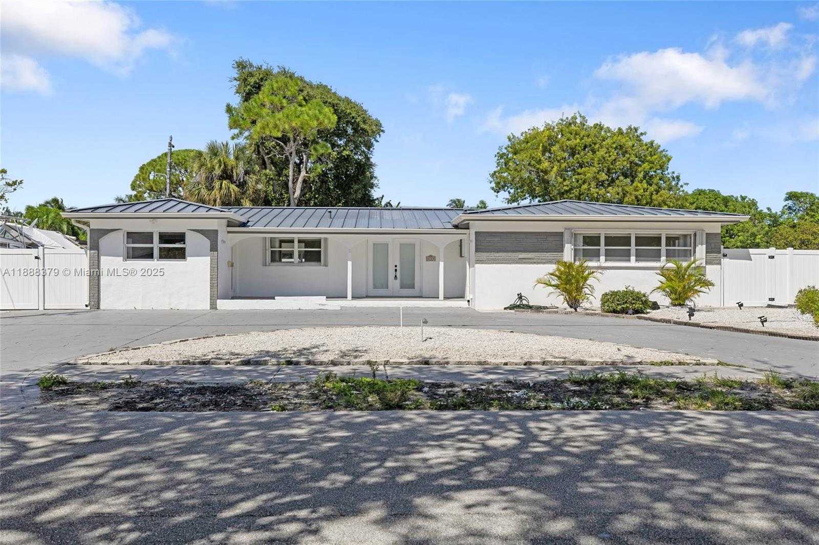 Small Image of 1221 SOUTH EAST 10TH ST, Deerfield Beach Number 2