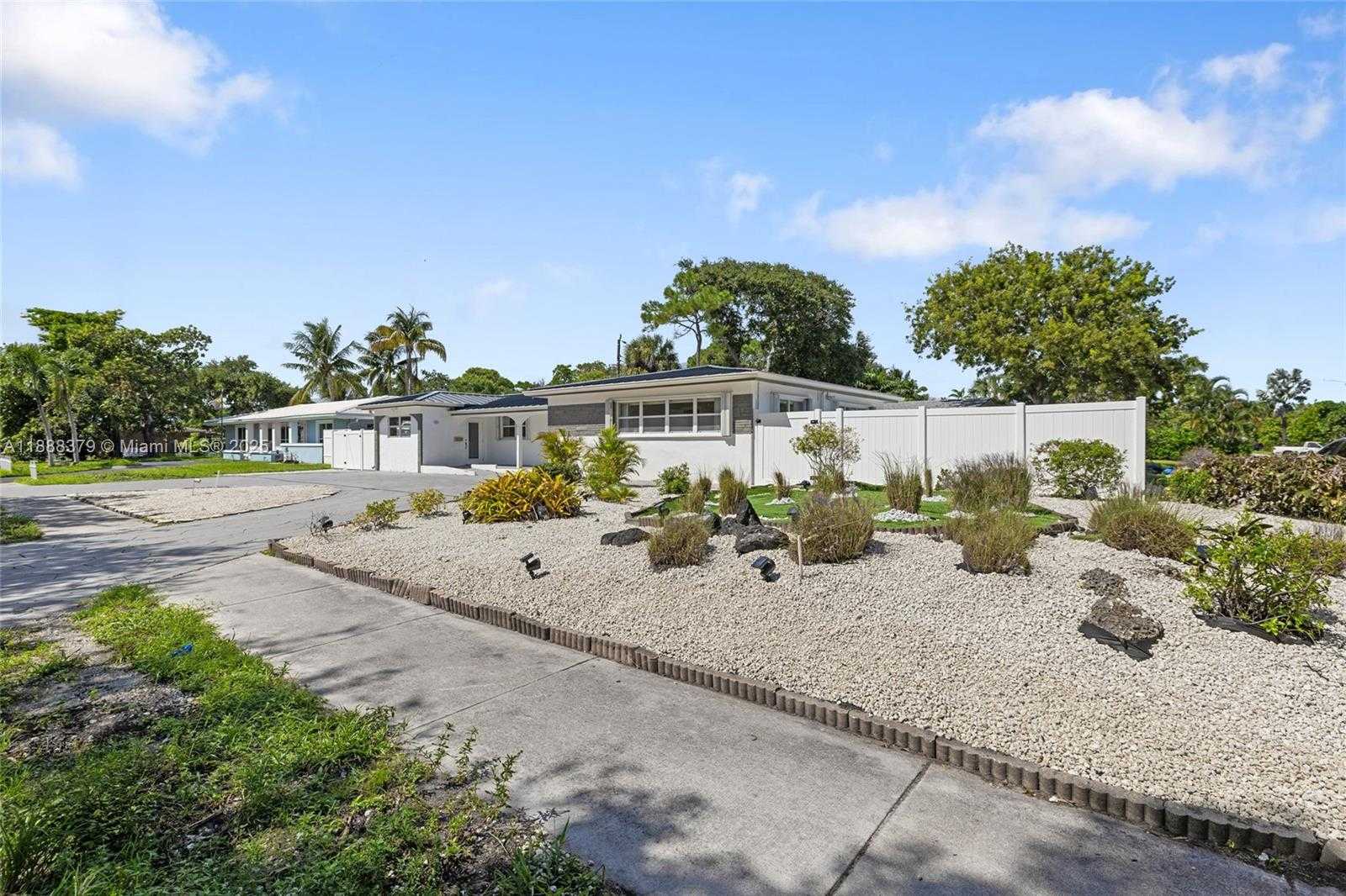 Small Image of 1221 SOUTH EAST 10TH ST, Deerfield Beach Number 3